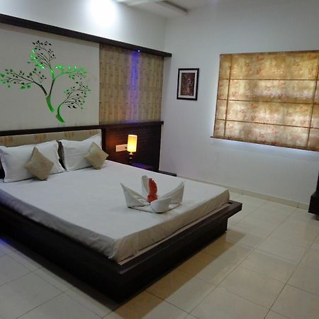 10 Blossoms Hospitality Services Ahmedabad Eksteriør bilde