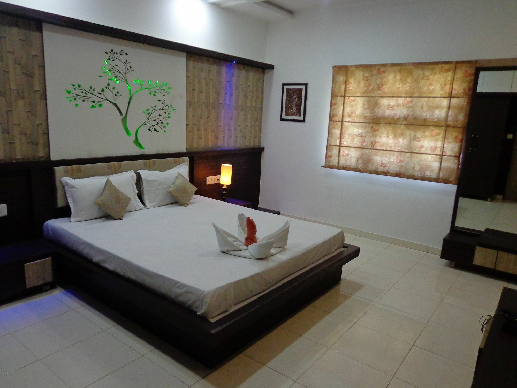 10 Blossoms Hospitality Services Ahmedabad Eksteriør bilde